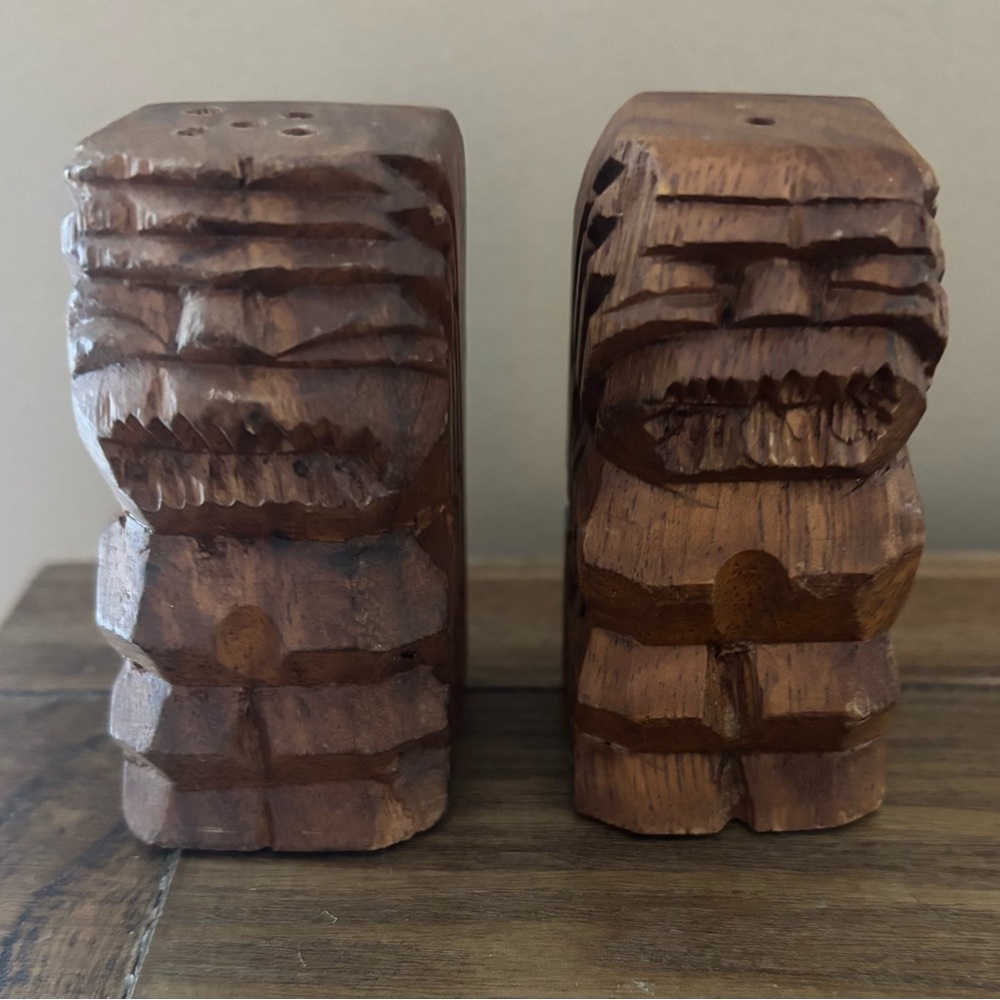 Vintage Wooden Carved Tiki Salt & Pepper Shakers UNUSED - Picture 9 of 11